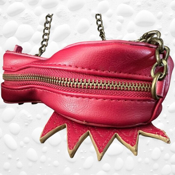 🏰 Disney "Descendants" Evie Heart Purse – Rare & Regal - Picture 6 of 9